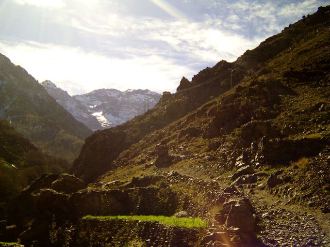 The first snowy mountain tops
