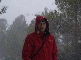 Sergio soportando la nevada