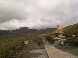 Iglesia a la salida del teleférico
