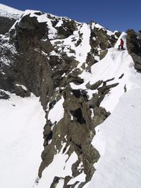 Gente bajando por el rápel del Veleta (2)