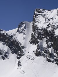 Gente subiendo por el canuto del Veleta