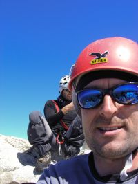 Carlikis en la cima del Almanzor 2.592 m en la Sierra de Gredos (Ávila)