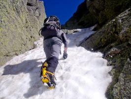 Subiendo por el canal del Almanzor en la Sierra de Gredos (Ávila)
