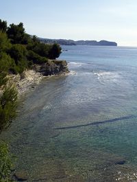 El agua cristalina de Calpe