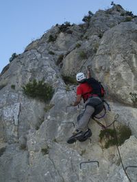 Gerard realizando un salto arriesgado