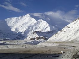 El Pico Lenin visto desde el campamento base