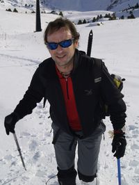 Subiendo al Pico Cerler en los Pirineos (Huesca)