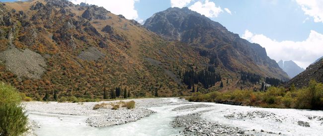 Un panorama del Parque Nacional Ala-Archa