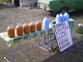 Venta de productos al lado de la carretera