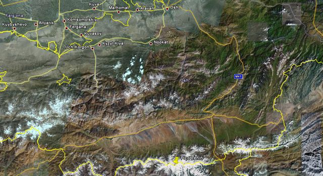 Fotografía de satélite de Kirguistán con la situación del Pico Lenin