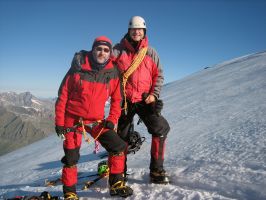 Camino de la cima del Gran Paradiso en los Alpes (Italia)