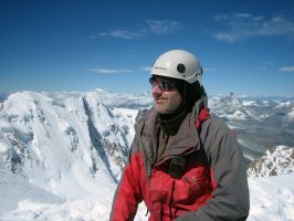 Zumsteinspitze en los Alpes (Suiza)