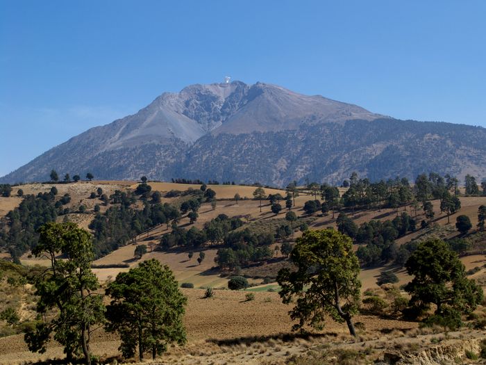 Sierra Negra con el radiotelescopio en su cima