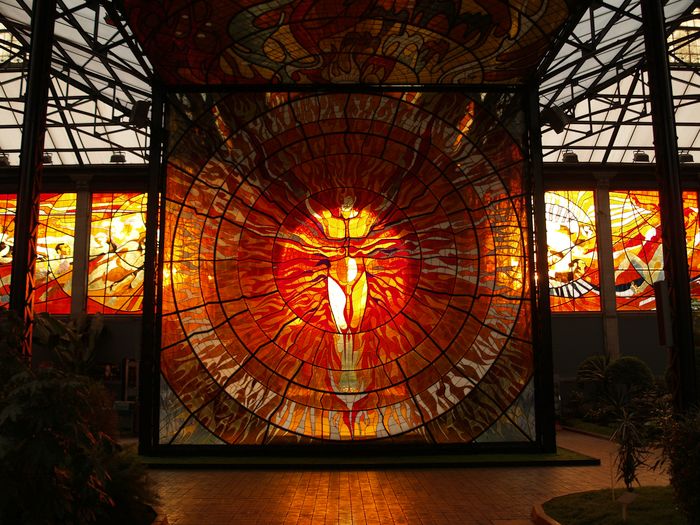 Vidriera en el Cosmo Vitral Jardín Botánico