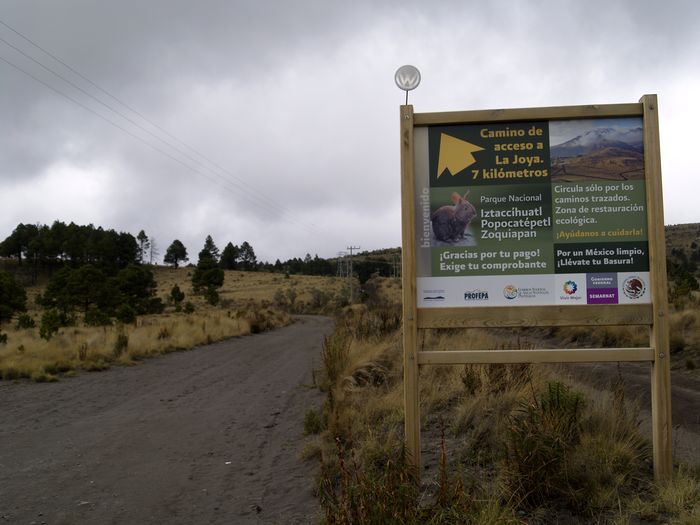 Cartel en el Paso de Cortés