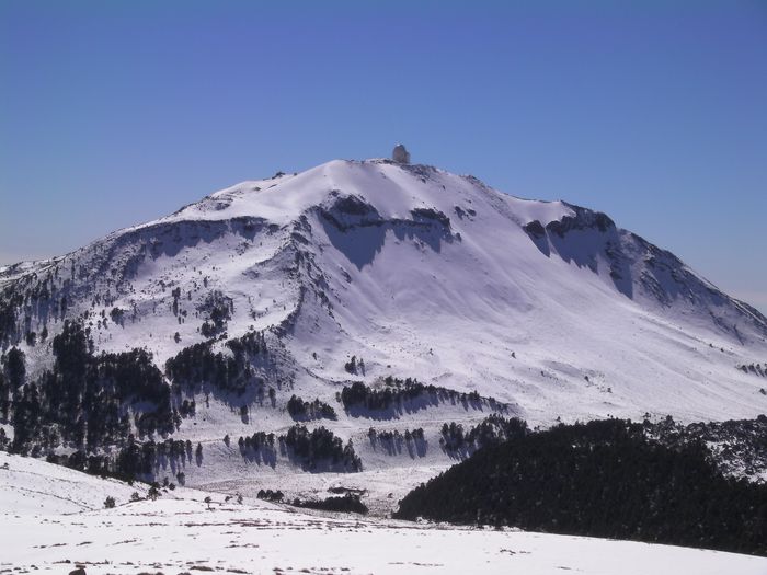 Sierra Negra con el Gran Telescopio Milimétrico en su cima