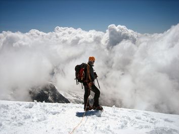 Mar de nubes en el Collado Felik 4.061m (Alpes, Italia)