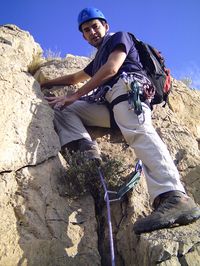 Fotograf�a de Sergio Luj�n en la cresta del Cabe�� (Alicante)